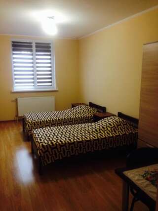 Гостевой дом Mukachevo Room to Rent Мукачево Двухместный номер с 2 отдельными кроватями и душем-3